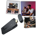 Console de jogos retro Crzm com design clássico, exibindo controles e tela de exibição de jogos antigos.