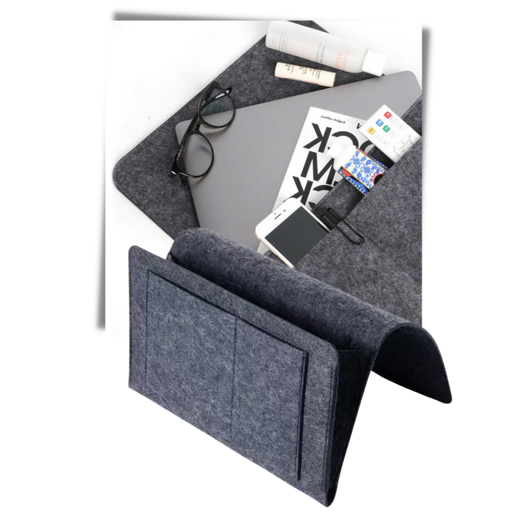 Organizador de mesa de cabeceira ou de sofá Gupgi, com compartimentos para organização de objetos no ambiente doméstico.