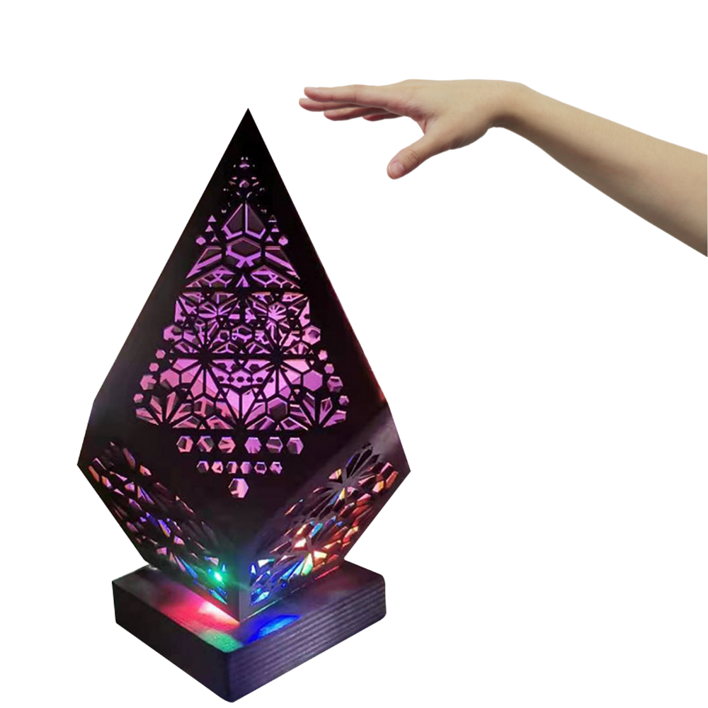 Luminária de chão LED estilo boho da marca Xiaxaixu, portátil e compacta com design elegante e detalhes decorativos.