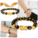 Pulseira de obsidiana preta e detalhes dourados da I-Mart, ajustável, com design elegante e estilo moderno para o pulso.