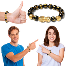Pulseira unissex de obsidiana preta e detalhes dourados, acessório de estilo elegante e moderno.