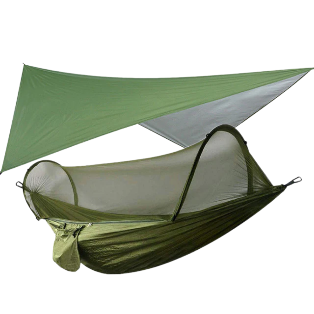 Rede de camping Sodial para camping e caminhada, vista de uma tente-hamac verde suspensa ao ar livre.