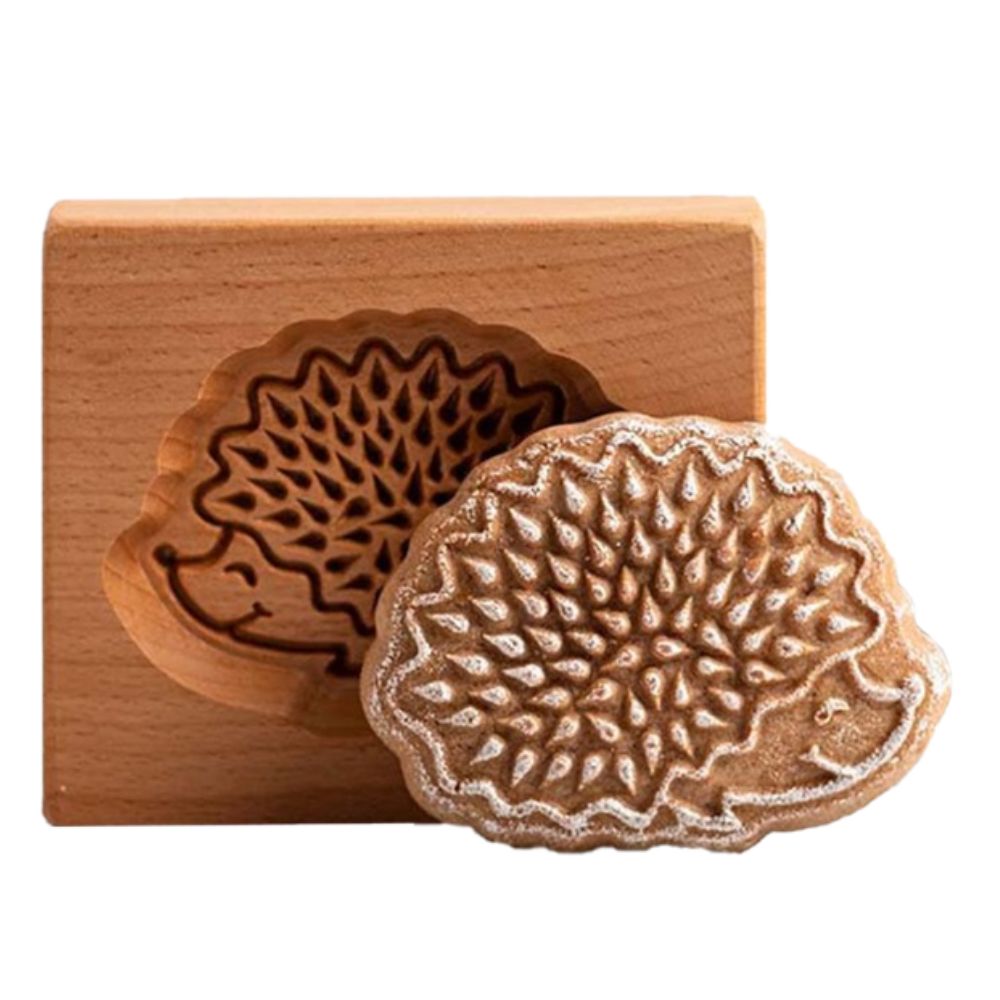Forma de madeira para biscoitos com formato de ouriço, ideal para confeitaria e decoração de doces.