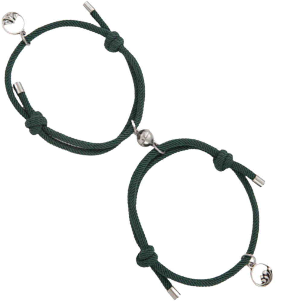 Conjunto de dois braceletes magnéticos para casais da Ladychenile, com detalhes verdes e design elegante.