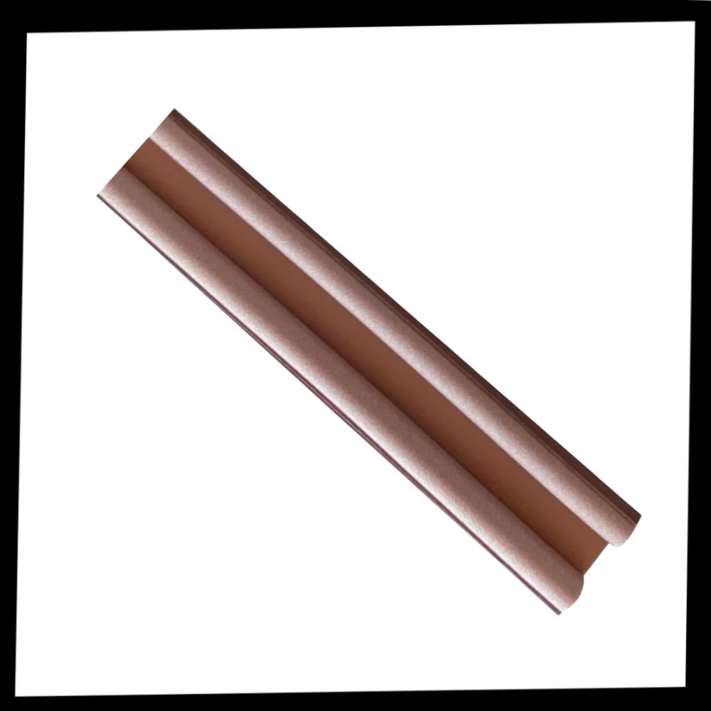 Vedação isolante para porta, produto de limpeza Ywlanda, com embalagem visível, ideal para isolamento acústico e térmico.