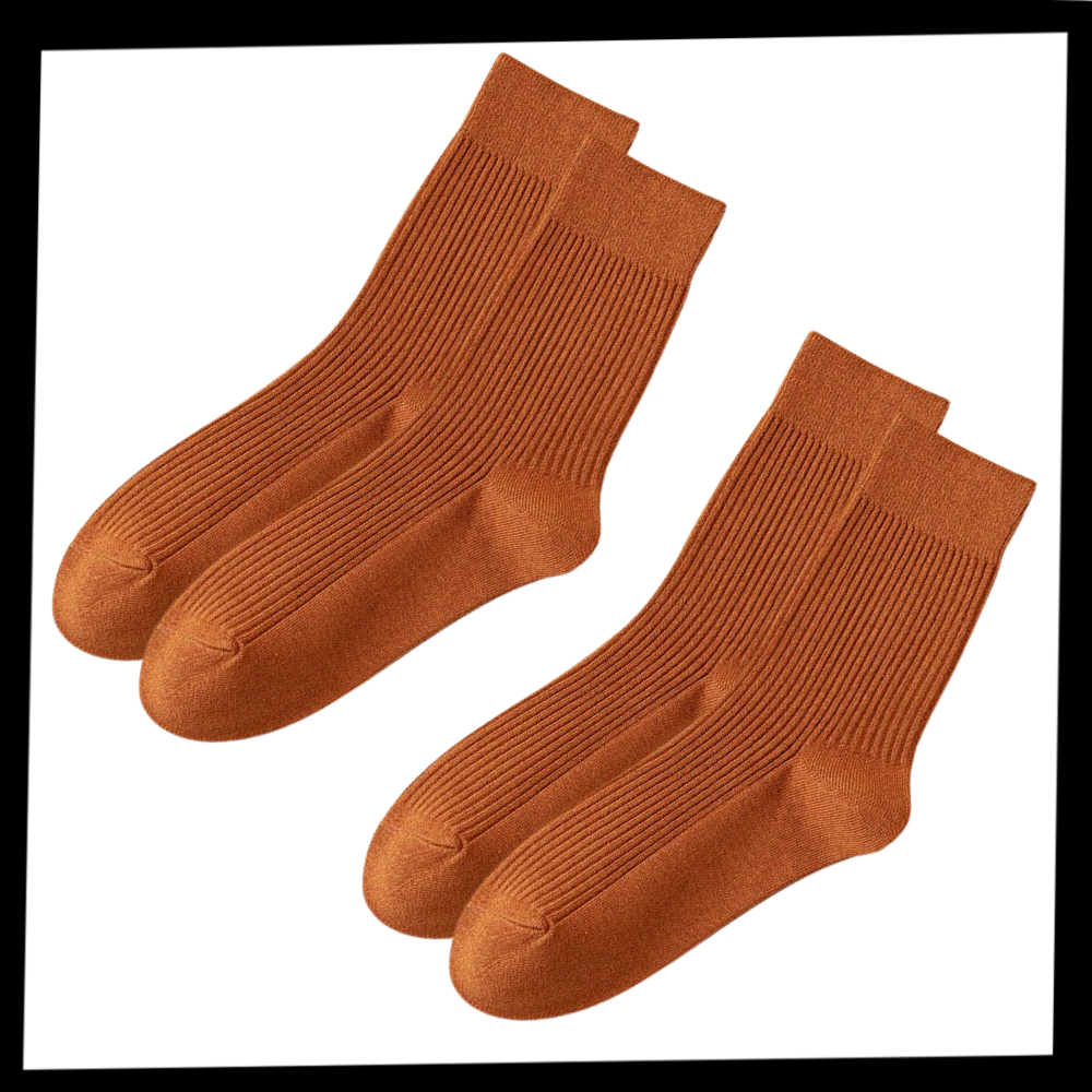 Conjunto de duas meias masculinas com acabamento ribbed, da marca Farm To Feet, ideal para uso diário e conforto.