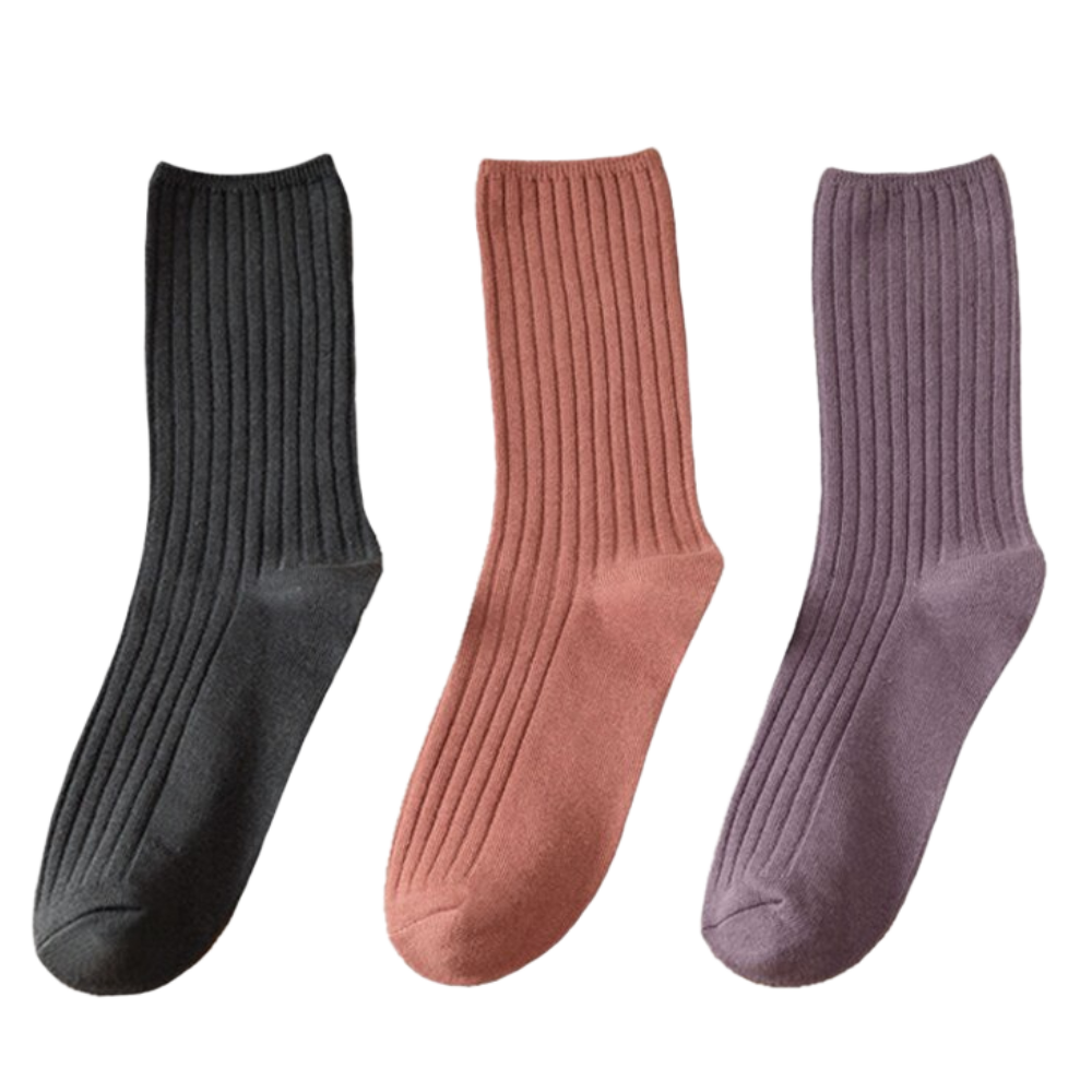 Três pares de meias de algodão com risca vertical para mulheres, da marca Sierra Socks, com detalhes de costura côtelée.