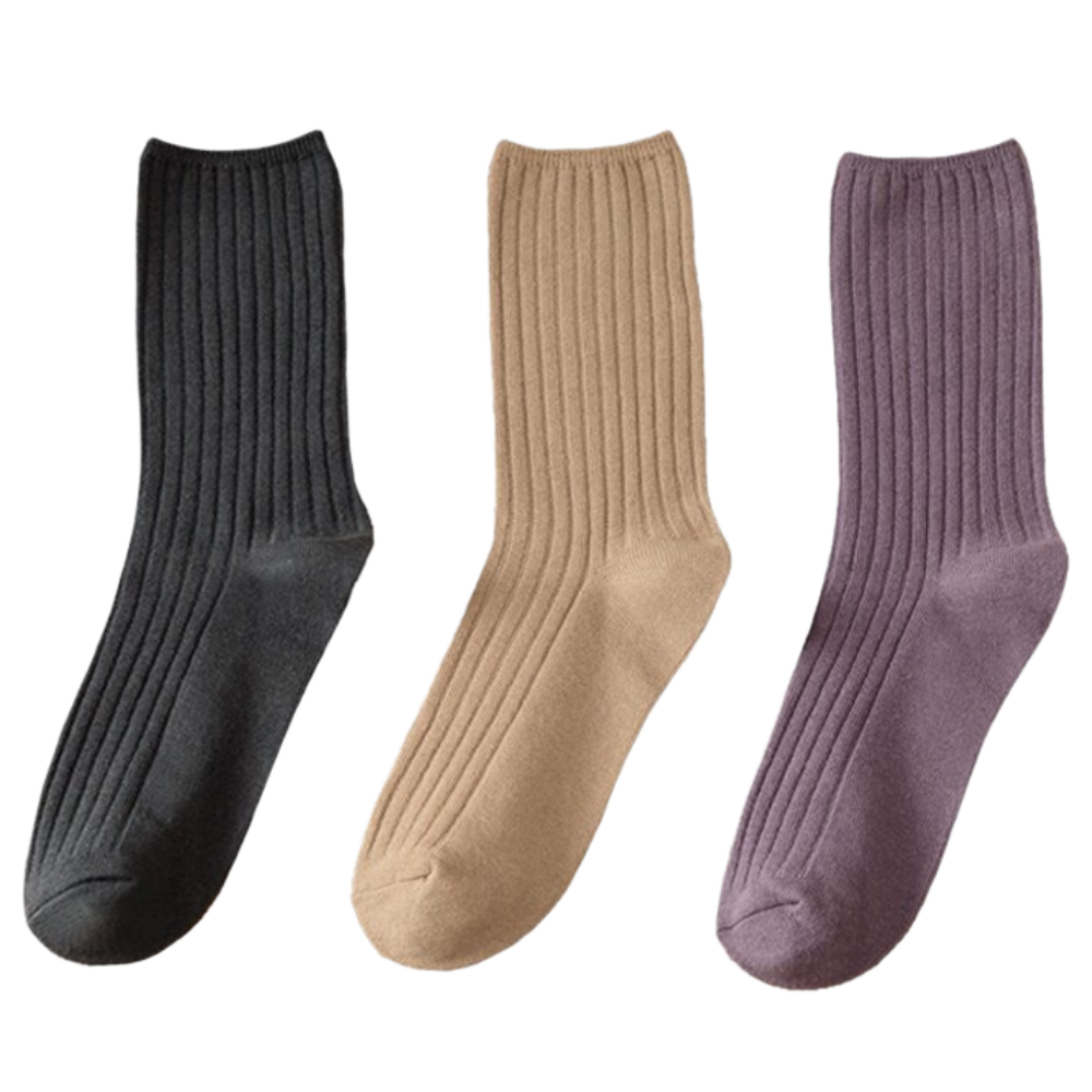 Três pares de meias de algodão com gola canelada para mulheres, marca Sierra Socks, visíveis em tom neutro.