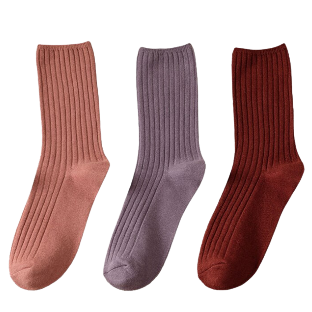 Três pares de meias de algodão com costura canelada para mulheres, da marca Sierra Socks, exibidas dobradas.