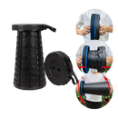 Taburete retrátil portátil da marca New Ruicheng, cadeira dobrável compacta e prática para uso em diferentes ambientes.