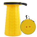 Taburete retrátil portátil amarelo da marca New Ruicheng, assento compacto e dobrável para uso fácil e prático.