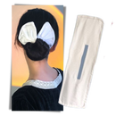 Acessório para cabelo da Mexco Trade Inc, ideal para fazer coques e penteados, mostrado em uma mão segurando o produto.