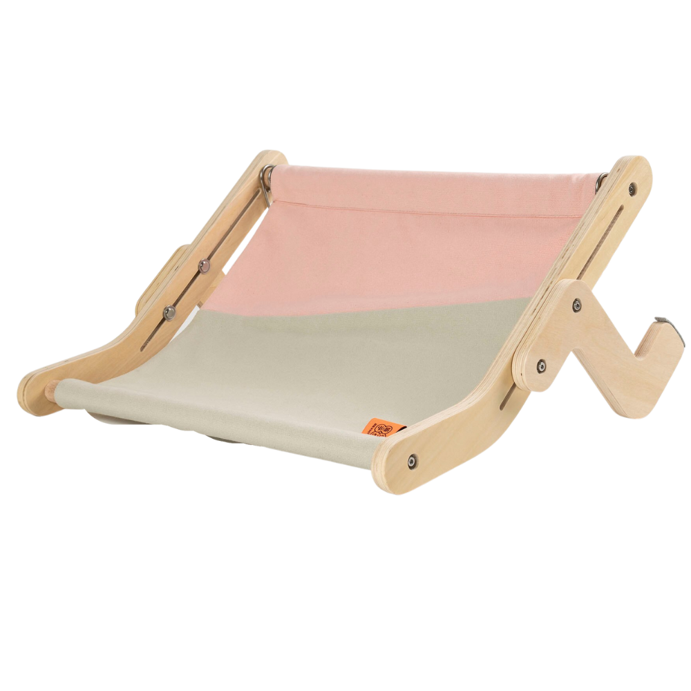 Cama de janela para gato em madeira rosa da Rolife, acessório para conforto e diversão do felino.