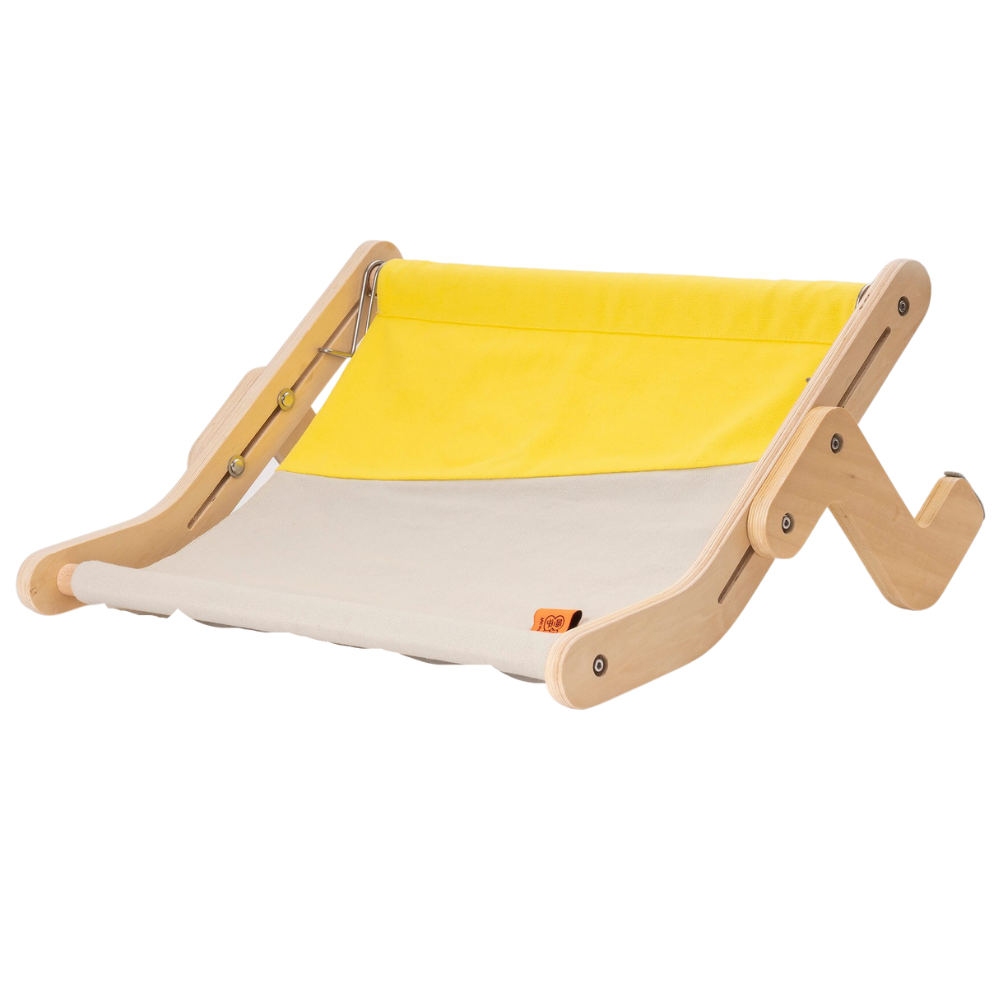 Cama de janela em madeira para gatos da marca Rolife, com cor amarela, ideal para descanso e diversão.