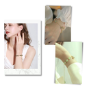 Pulseira de jade Hetian com sinos, acessório de moda da marca Falx, detalhe de sinos dourados na pulseira de jade.