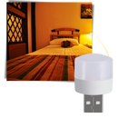 Lâmpada LED USB compacta da Megawheels, iluminando uma mesa com luz branca brilhante, ideal para iluminação portátil.
