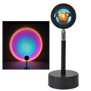 Lâmpada de mesa Toutek com projetor de luz colorida LED, iluminando com efeito arco-íris em ambiente interno.