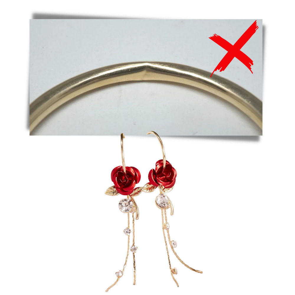 Brincos de argola com pendentes em forma de rosas, estilo boho da marca Eastjing, com detalhes delicados em ouro.