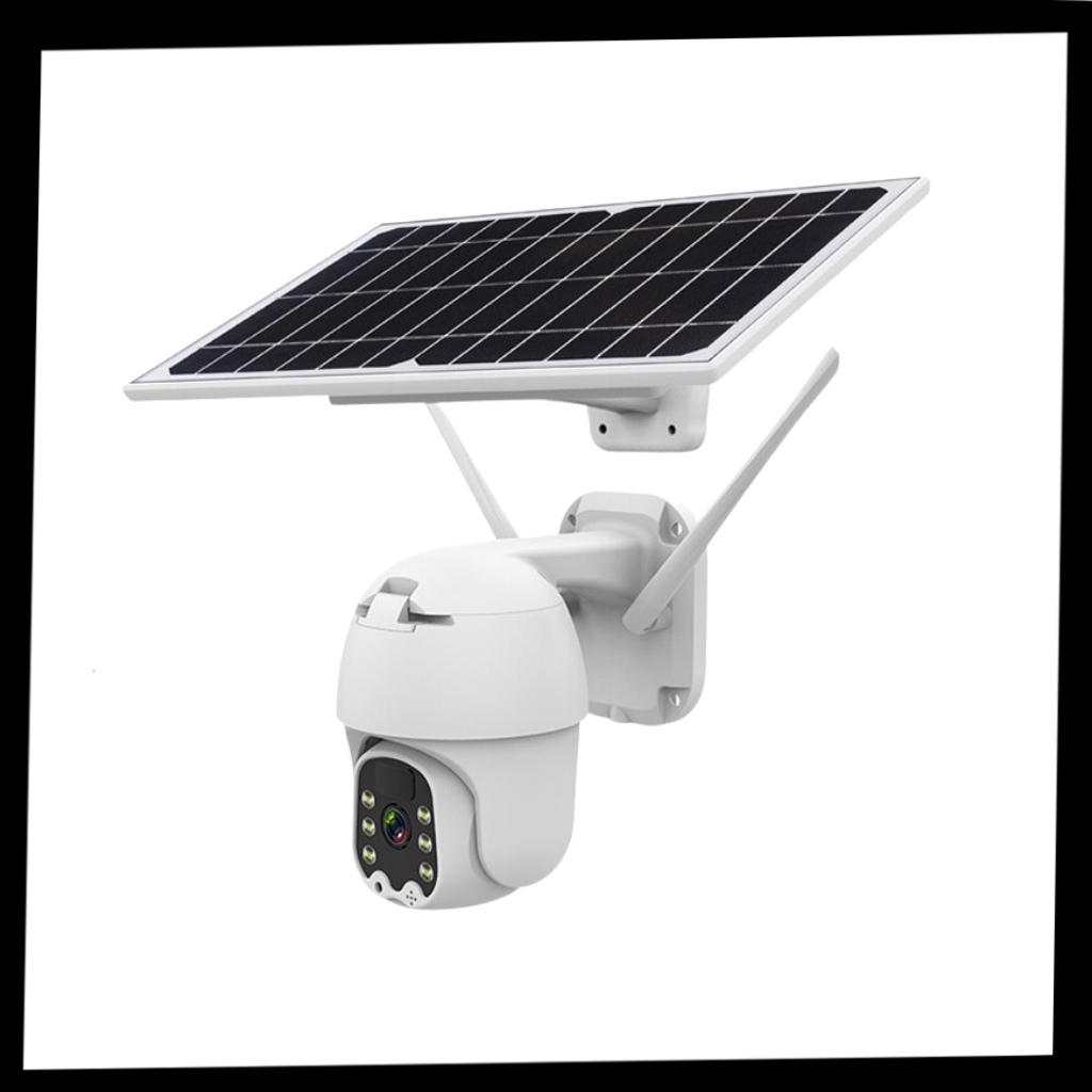 Câmera de vigilância externa à energia solar Yzhm, com lente e sensores visíveis, instalada ao ar livre para segurança.