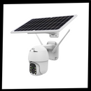 Câmera de vigilância externa à energia solar Yzhm, com lente e sensores visíveis, instalada ao ar livre para segurança.