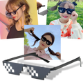 Óculos de sol pixel mode da Mypartyshirt com armação colorida e lentes espelhadas, estilo moderno e vibrante.