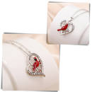Colar com pingente de cardeal em forma de coração da marca Ottwn, joia delicada e elegante para uso diário.