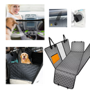 Capa de assento para carro para cachorro da marca Namotu, protege o banco e oferece conforto para o cão durante viagens.