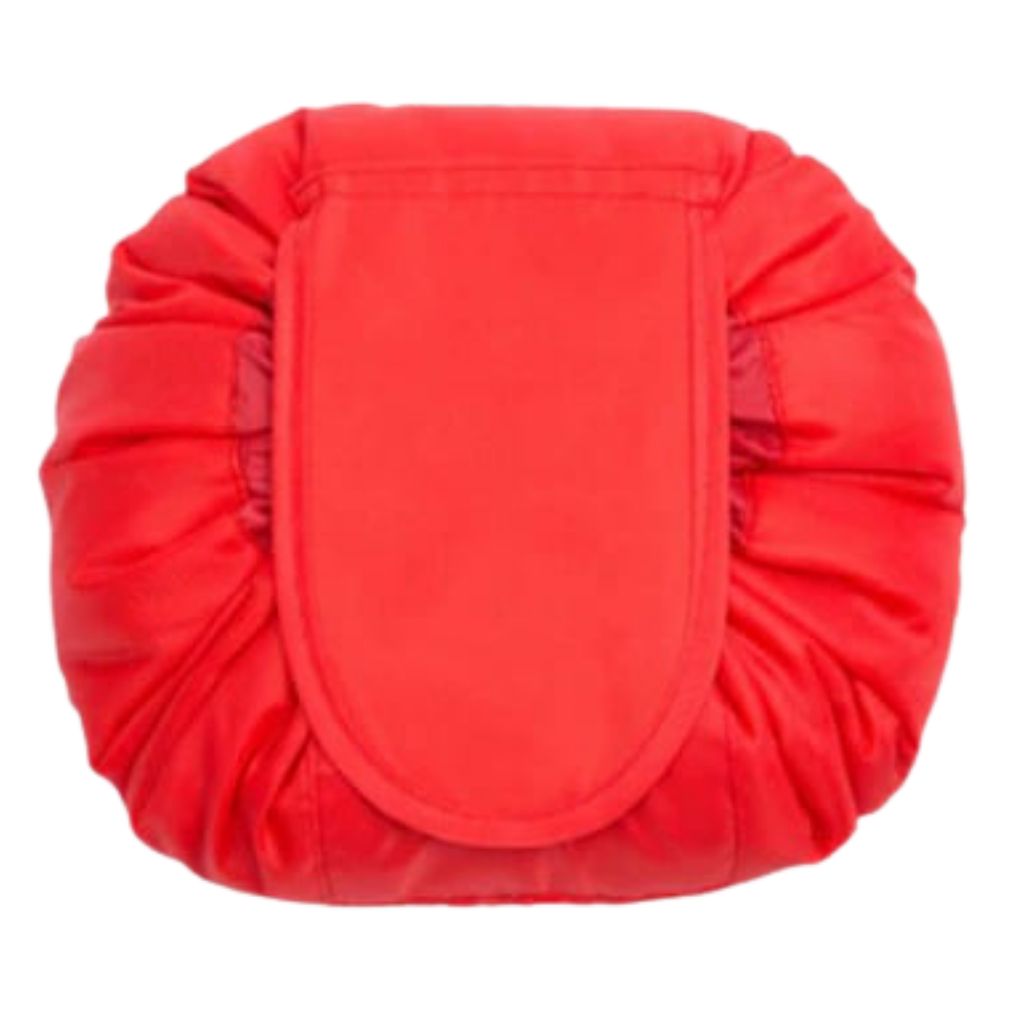 Necessaire de maquiagem pliável com cordão de fechamento da marca Lay-N-Go, em vermelho, com compartimentos internos.