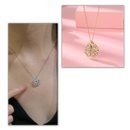 Colar em forma de coração com quatro folhas, joia delicada da marca Jsqnanchi, detalhe em material brilhante.