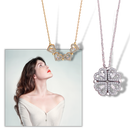 Colar em forma de coração com quatro folhas, joia delicada da marca Jsqnanchi, destaque em estilo elegante e feminino.