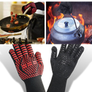 Luvas de churrasco resistentes ao calor Peantoia, acessório para pequeno eletrodoméstico, mãos segurando grelha de churrasco.