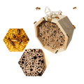 Casa de madeira hexagonal para abelhas, produto de desinsetização da marca Stibadium, ideal para hospedagem de abelhas.