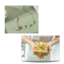Pulseira de jade de Hetian com sino, feita pela marca Falx, mostrando detalhes do acessório em destaque.