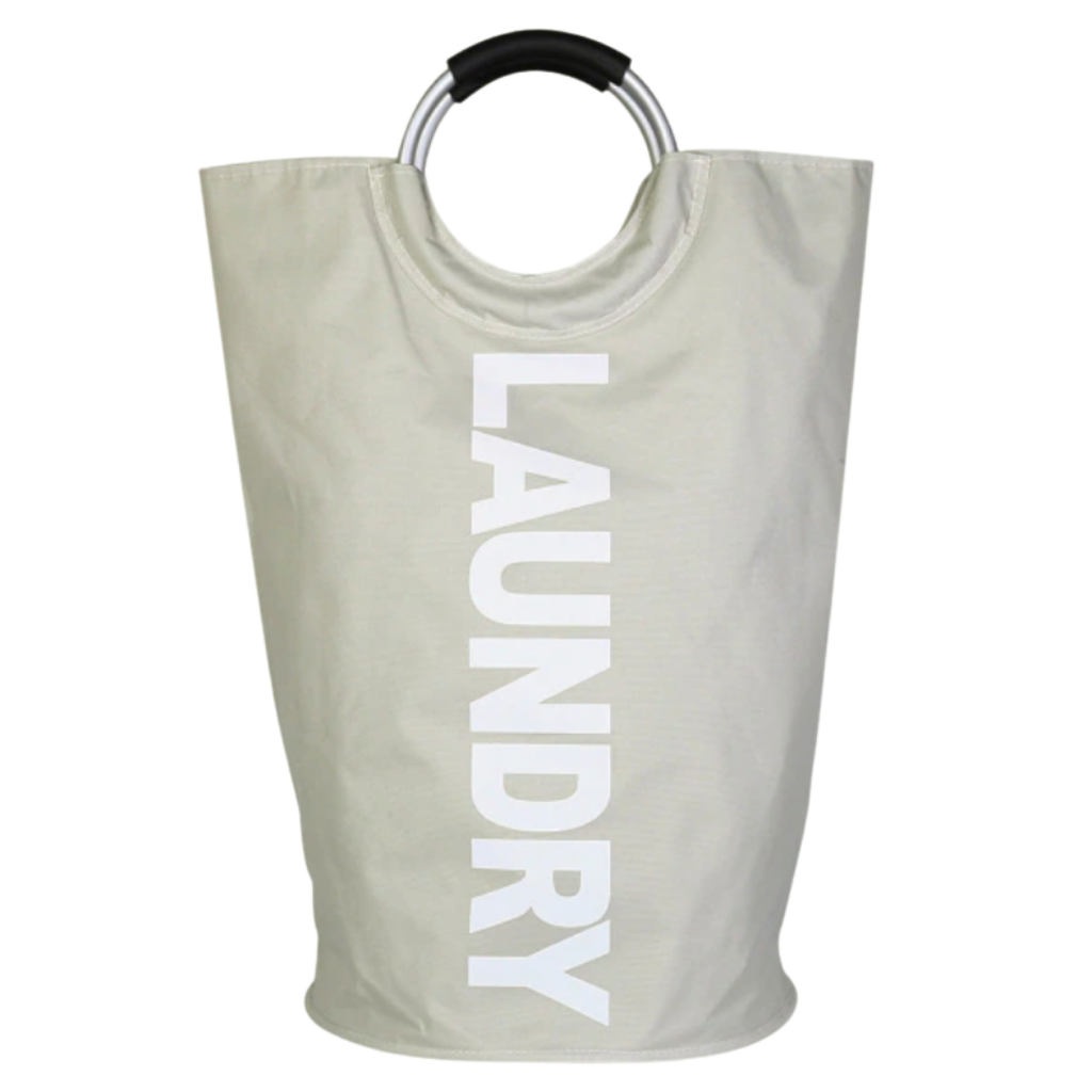 Cesto de roupa dobrável cinza com alças, produto de lavanderia da marca Dokehom, mostrado com roupas dentro.