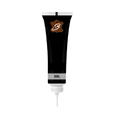 Gel de reparo rápido para couro preto, produto de limpeza doméstica da marca Viavioe, aplicado em couro escuro.