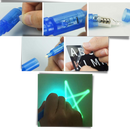 Conjunto de planche de desenho com tinta mágica da Jetpapa, incluindo lápis luminoso e tela para criar desenhos brilhantes.