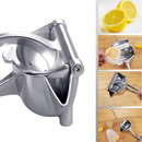 Espremedor de suco manual da Daciye para frutas, fácil de usar e ideal para preparar sucos frescos em segundos.