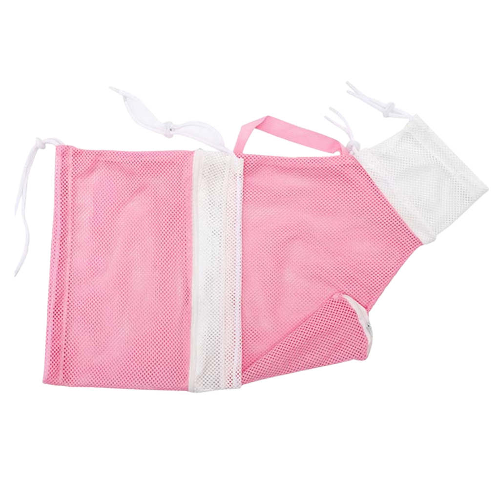 Bolsa de malha multifuncional Quintina para higiene de animais de estimação, cor rosa, com materiais de grooming para pets.