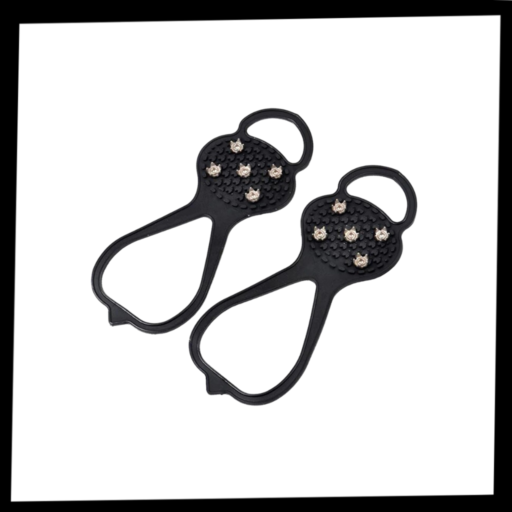 Espigões antideslizantes da Flyingtoy para atividades de inverno, com pontas de tração para segurança em superfícies escorregadias.