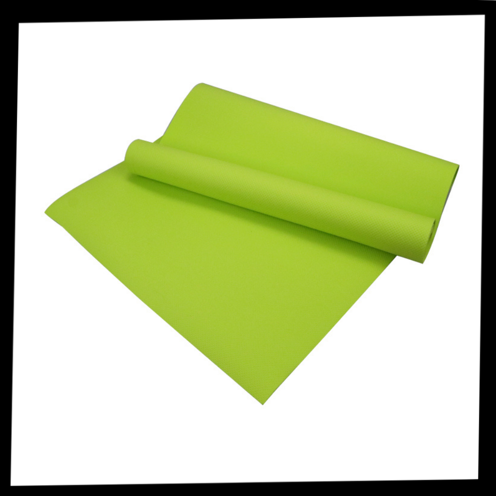 Tapete de yoga antideslizante para viagem da Sodial, ideal para Pilates e yoga, com superfície segura e portátil.