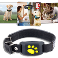 Coleira de rastreamento GPS para animais de estimação da marca Aetomce, mostrando o dispositivo de localização acoplado à coleira.