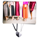 Par de colares magnéticos da Taehoxa, com design elegante, ideal para combinar com diferentes looks.