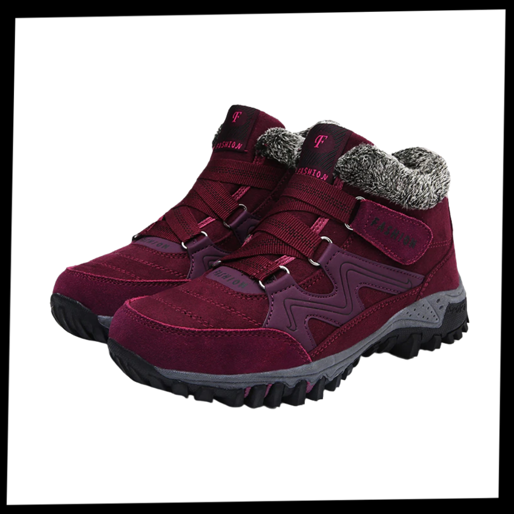 Bottes de inverno en cuir Byte Legend, chaussons chauds et élégants pour femmes, vues de face avec détails en cuir noir.