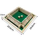 Conjunto de dados de madeira para jogos de tabuleiro, incluindo vários dados quadrados de cor natural.