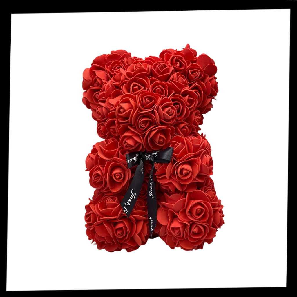 Boneco ursinho em rosas da Bafind, coleção de bonecos, coffrets e figurines, com detalhes em vermelho e rosa