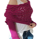 Chandail douillet em tricô com ombros descobertos, da marca Basico, em cor vermelha e rosa, para looks aconchegantes.