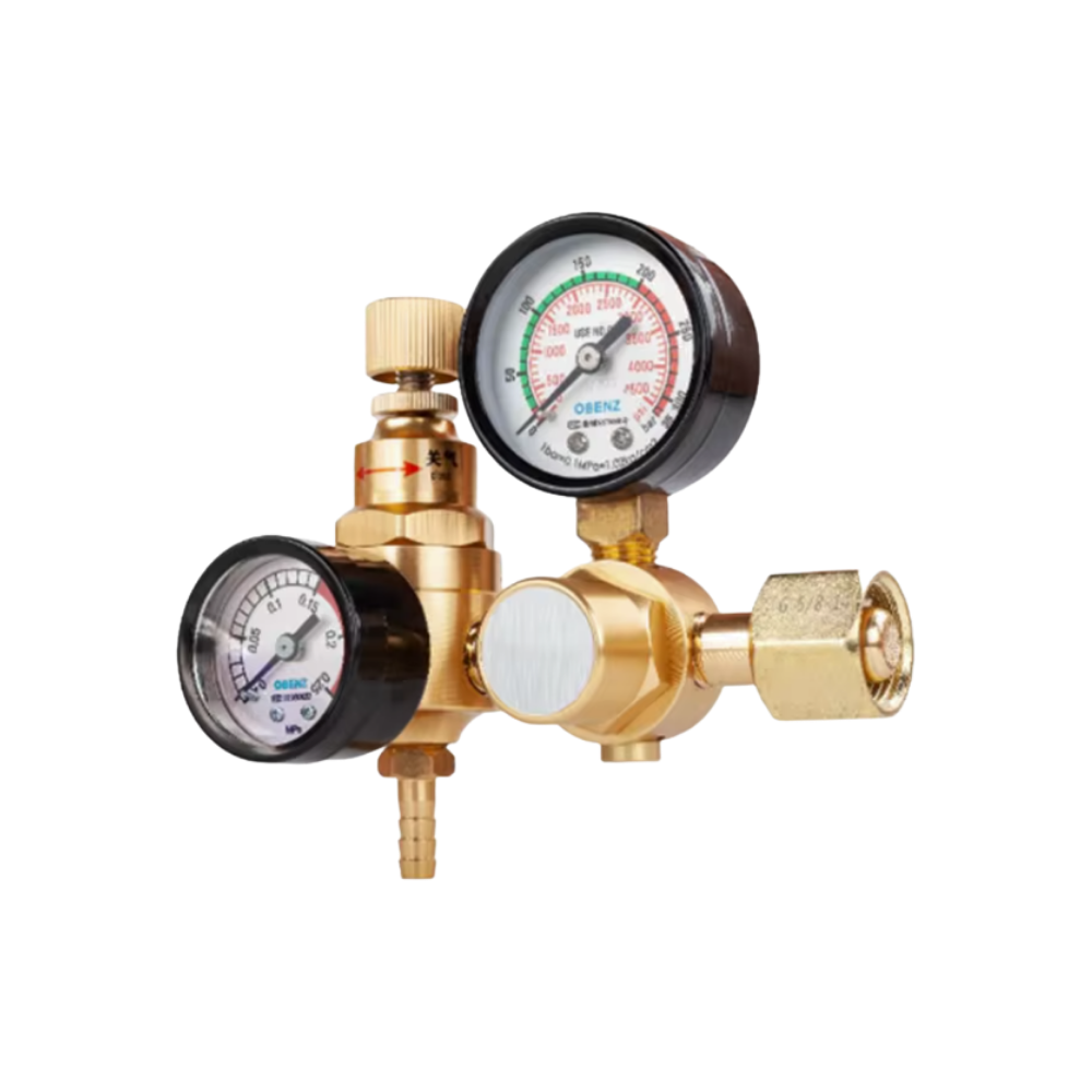 Regulador de gás Argon Battmate para acessórios de soldagem, conexão e controle de fluxo de gás em procedimento de soldagem.
