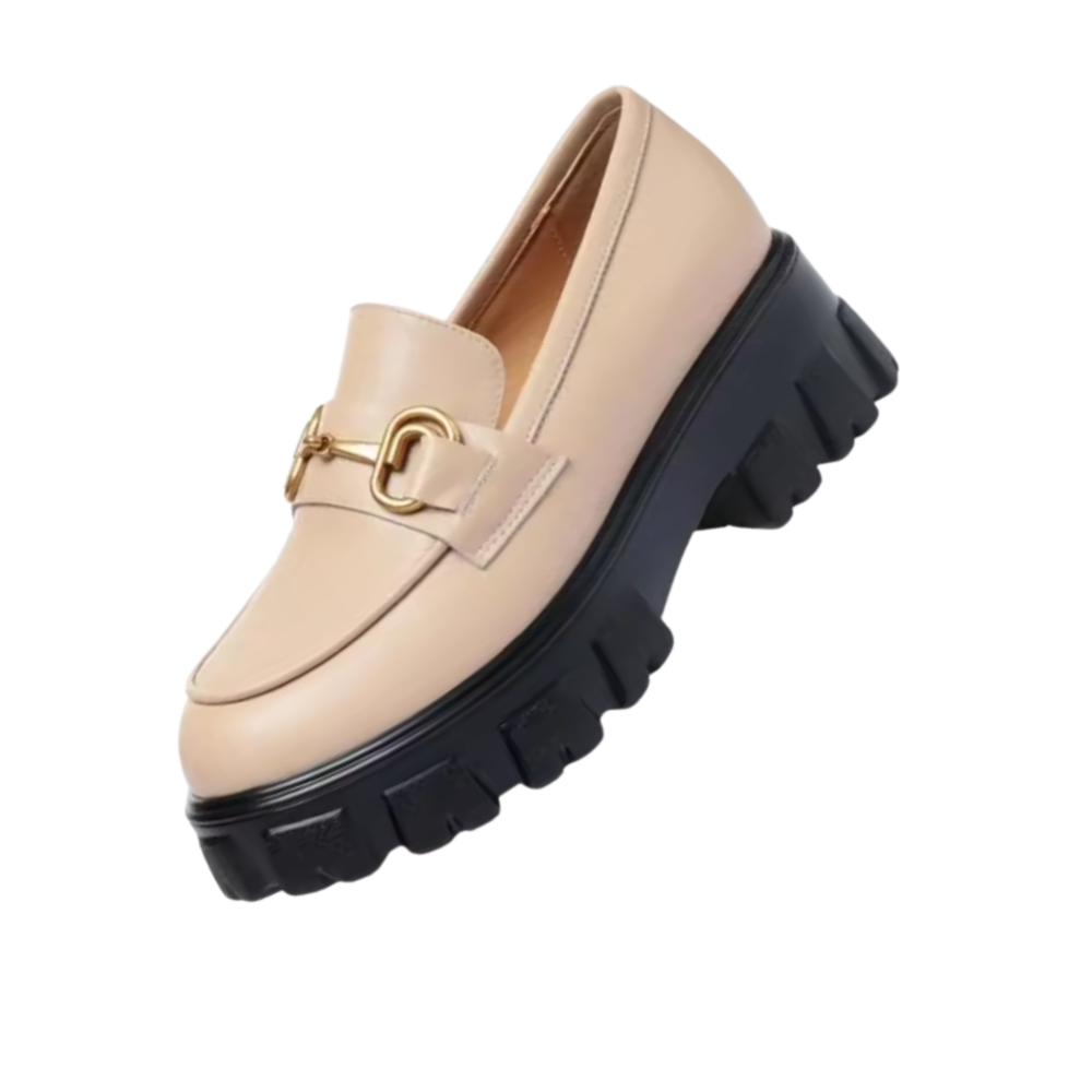 Mocassins em couro bcbgeneration na cor ivoire com semelles grossas, estilo elegante e confortável para o dia a dia.