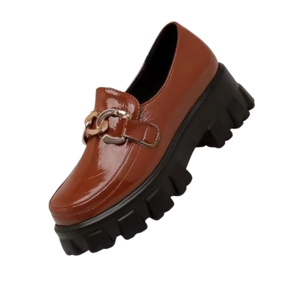 Mocassins de couro bege da Bcbgeneration com semelles grossas, estilo elegante, para uso casual e sofisticado.