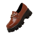 Mocassins de couro bege da Bcbgeneration com semelles grossas, estilo elegante, para uso casual e sofisticado.